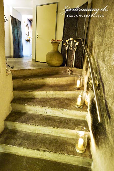 The stairs leaing to the cellar