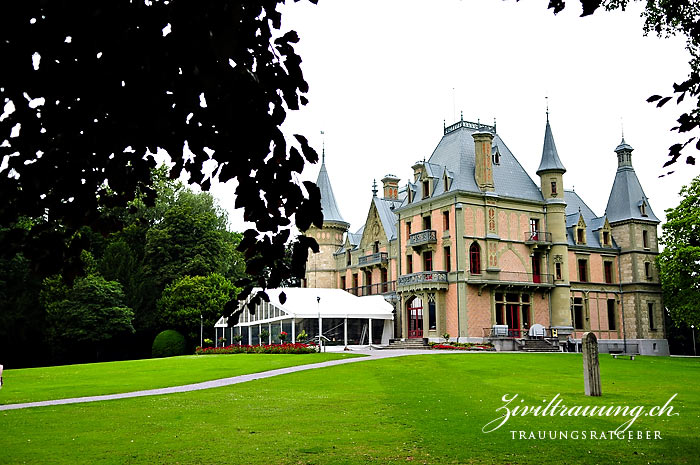 Schloss Schadau, Seeseite, mit weissem Speisezelt