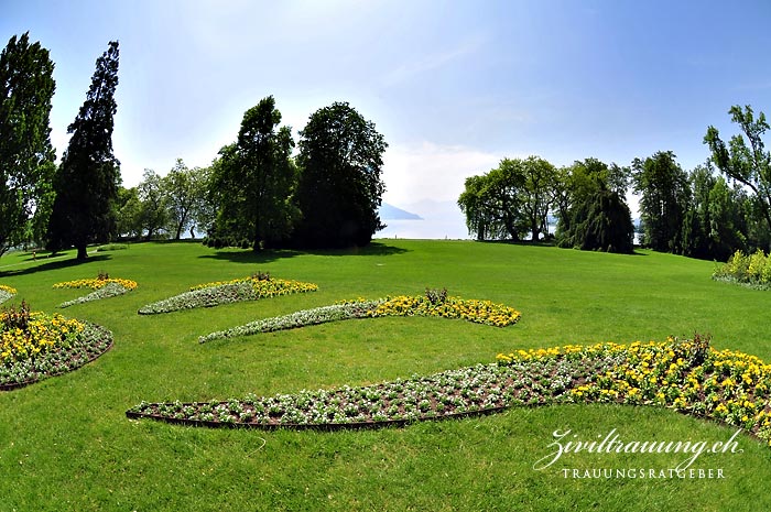 Sicht von der Villa aus auf Park und Zugersee