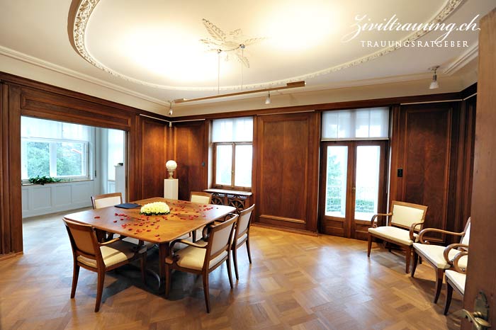 The ceremony room as seen from the entrance, on the left one of the additional rooms