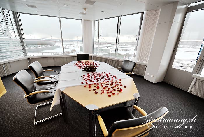 ceremony room with a view onto the planes