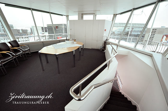 The reception room, on the right the stairs from the ceremony room